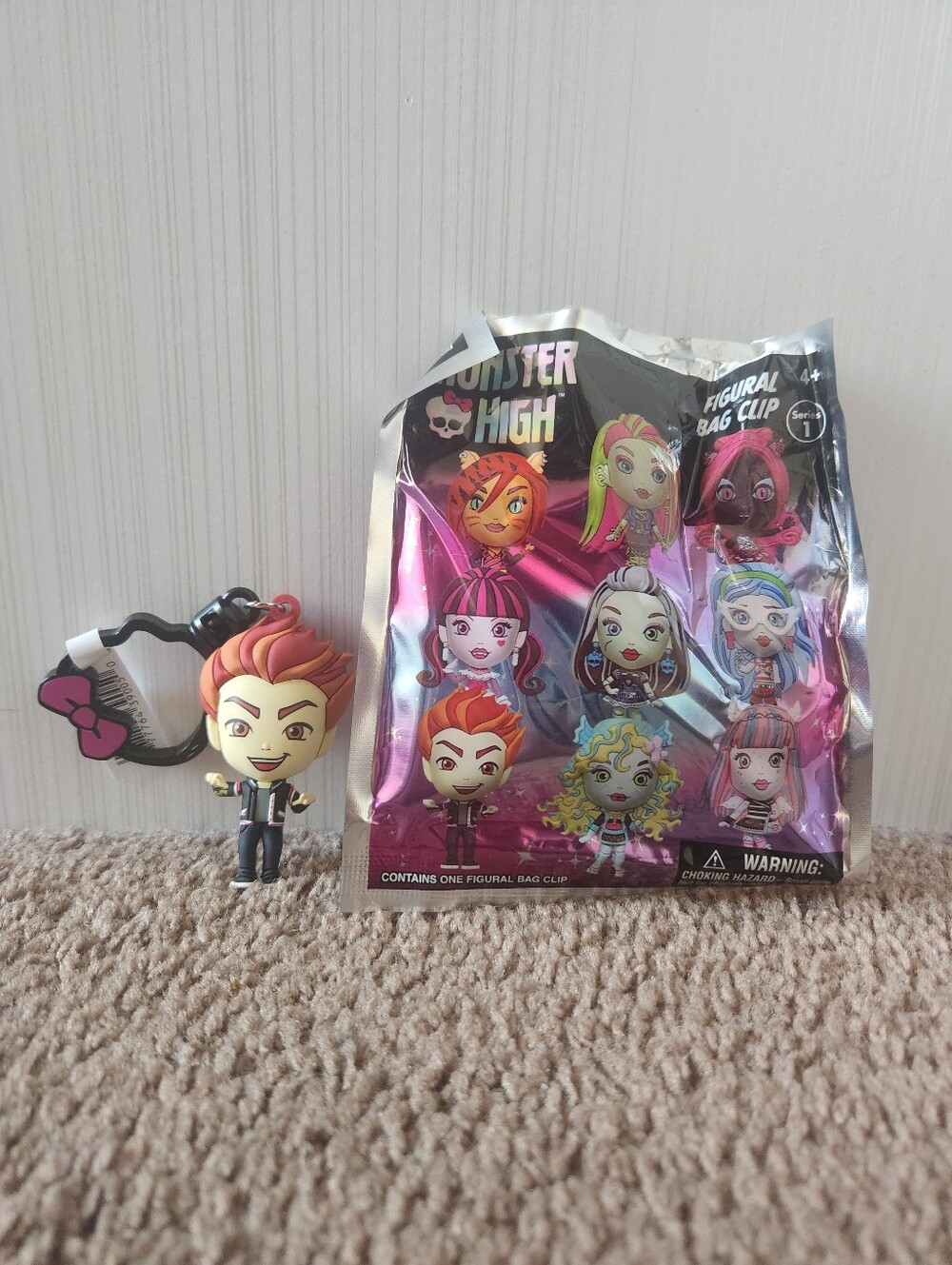 Monster High Heath Burns Mini Figural Keychain Blind Bag Charm Collectible